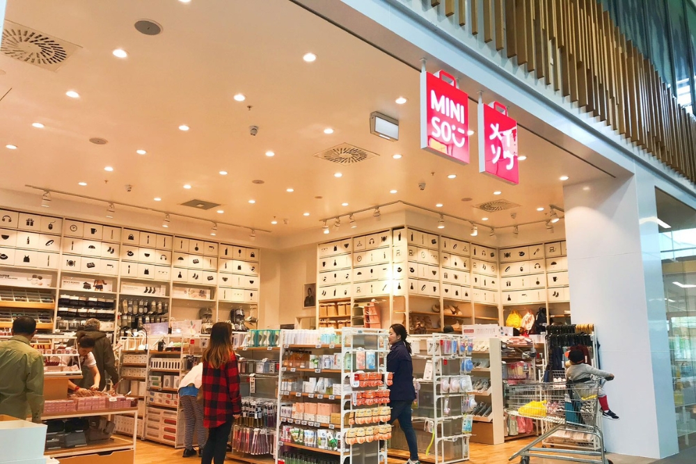 Miniso-fitout